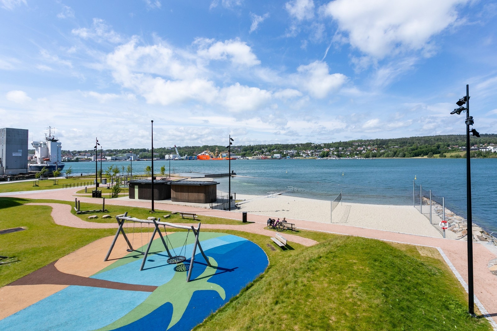 Nyt stranden på Verket etter en kort gåtur fra Verkslia. Galleribilde