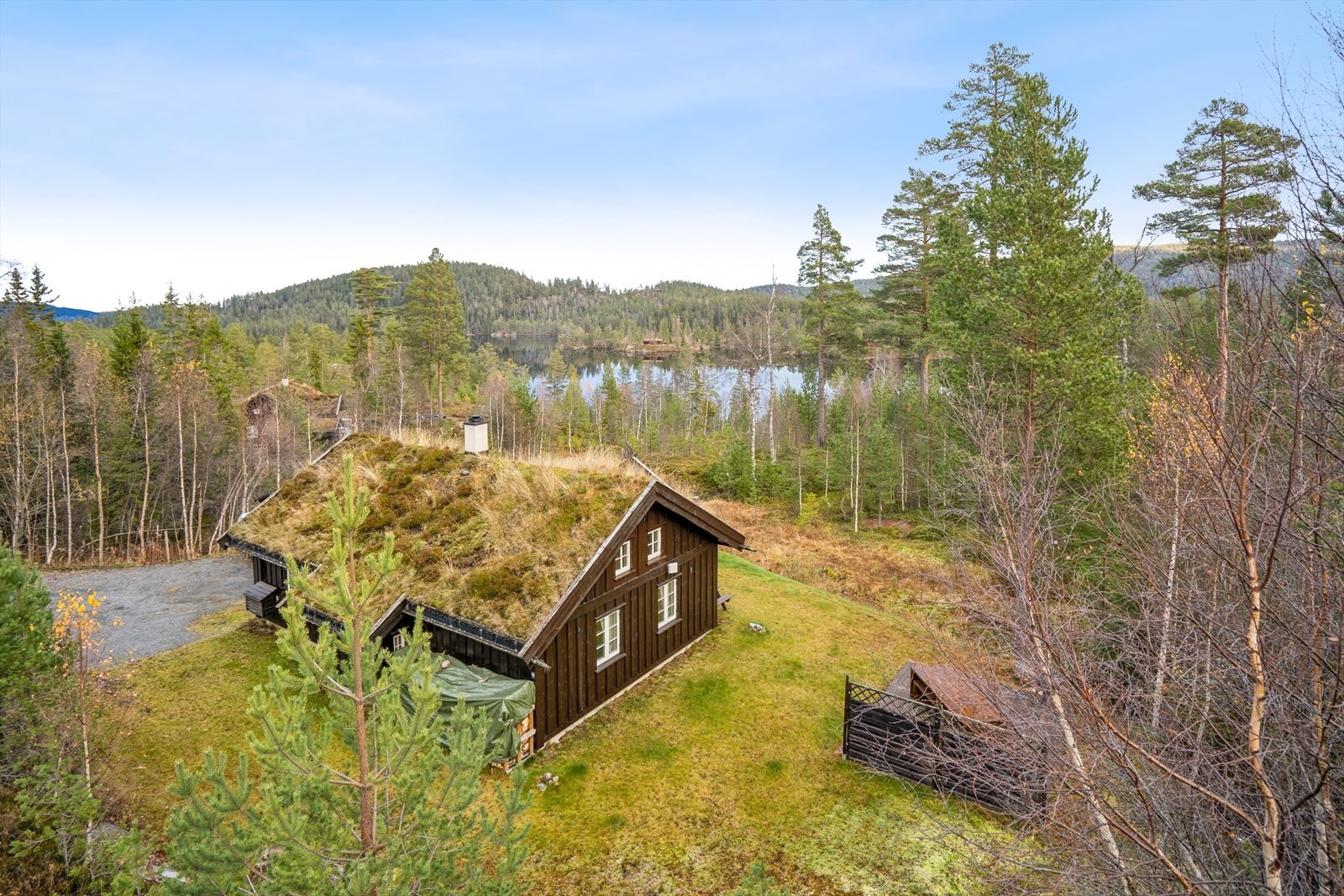 Området tilbyr et variert landskap med skog og åpne vidder, perfekt for friluftsaktiviteter for hele året! Galleribilde