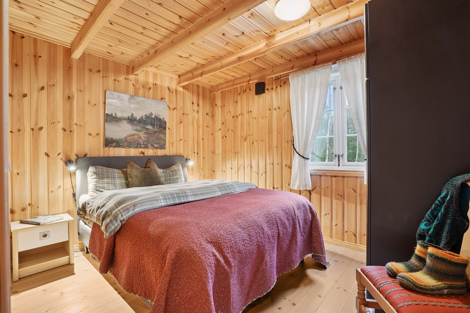 Hovedsoverom med garderobeskap. Galleribilde