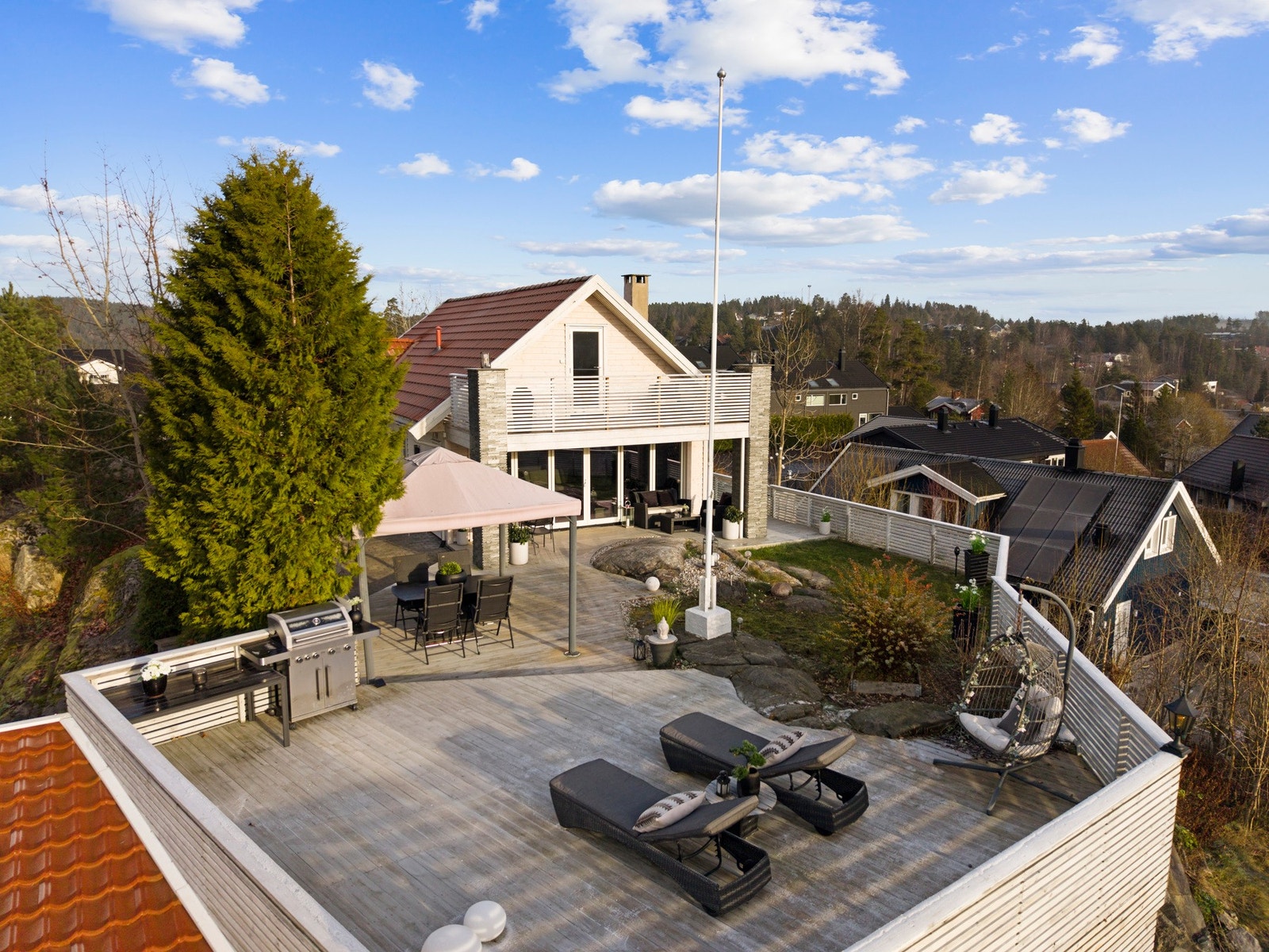 Tomten er på 746 kvm med utearealer man kan nesten bare drømme om! Galleribilde