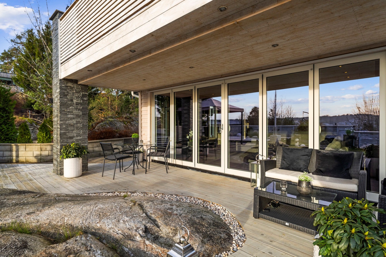 Unik fjellterrasse med fantastiske solforhold og panoramautsikt. Galleribilde