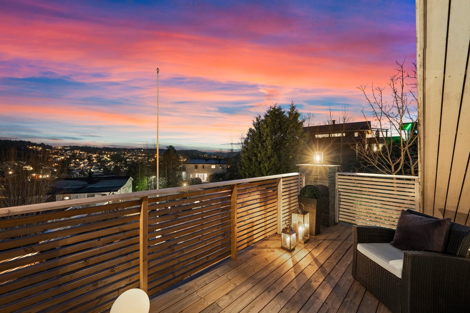 Balkong med god utsikt over nærområdet. Galleribilde