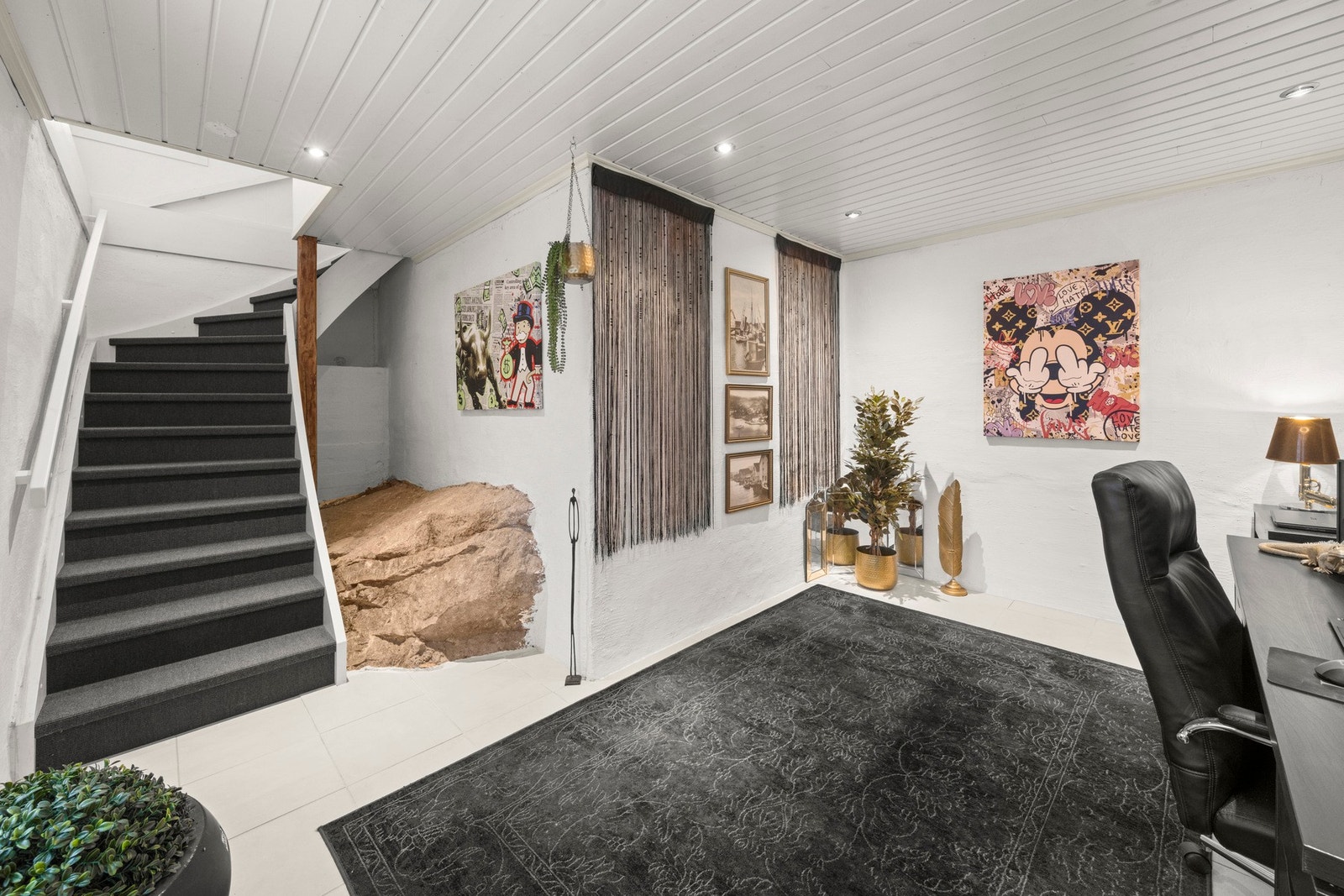 Underetasjen inneholder soverom med egen utgang. Galleribilde