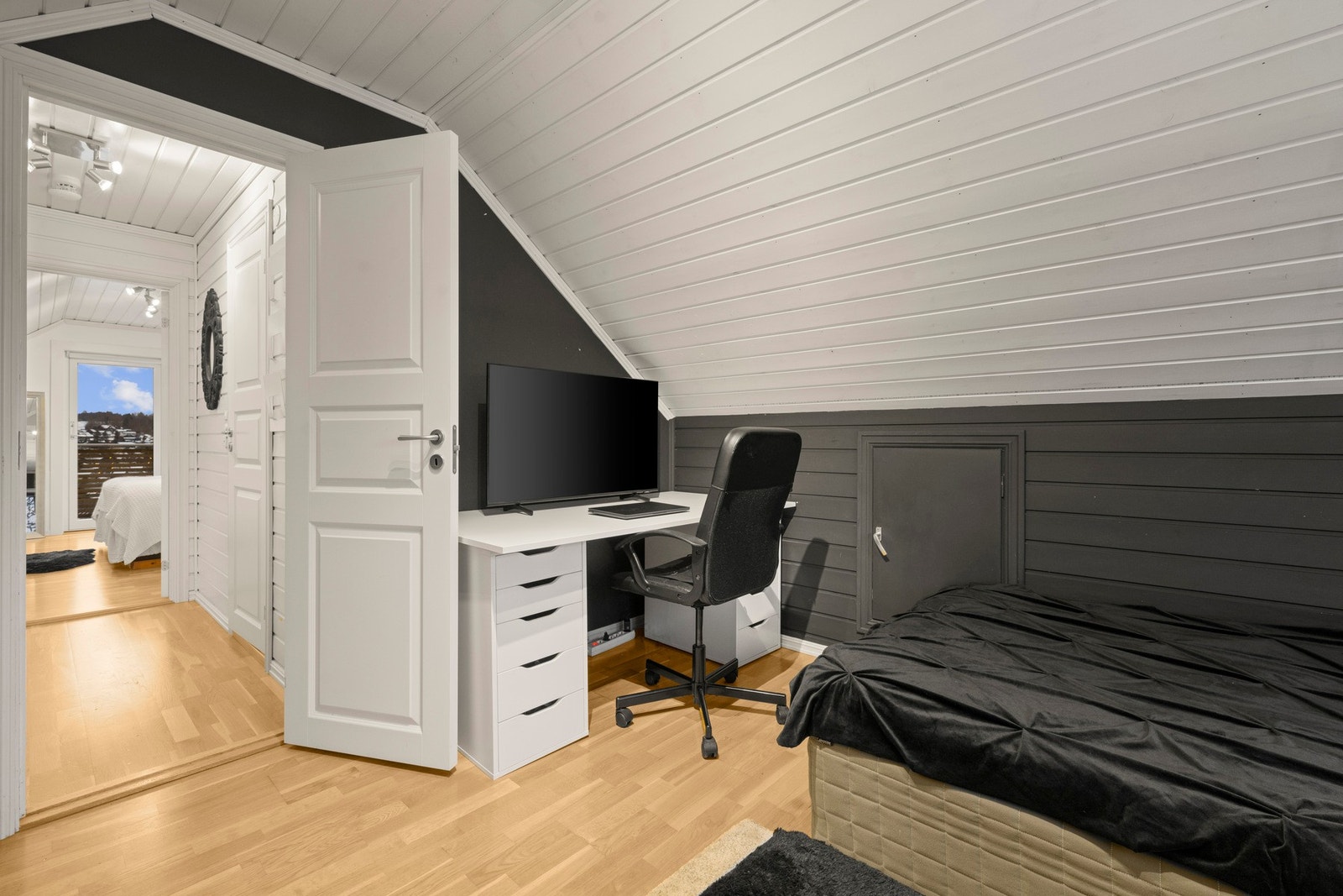 I dag er det benyttet som soverom, det er mange muligheter etter ønsket behov. Galleribilde