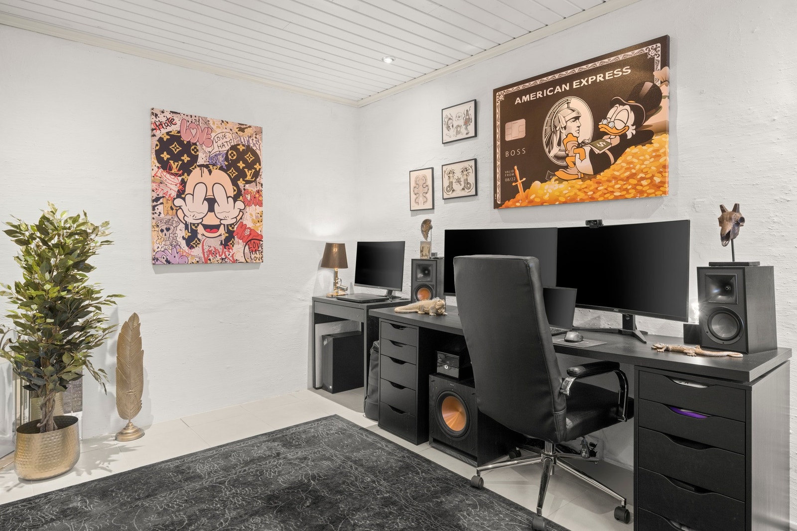 Det er i dag benyttet som kontor, det kan benyttes som en ekstra stue, gjesterom eller trimrom. Galleribilde