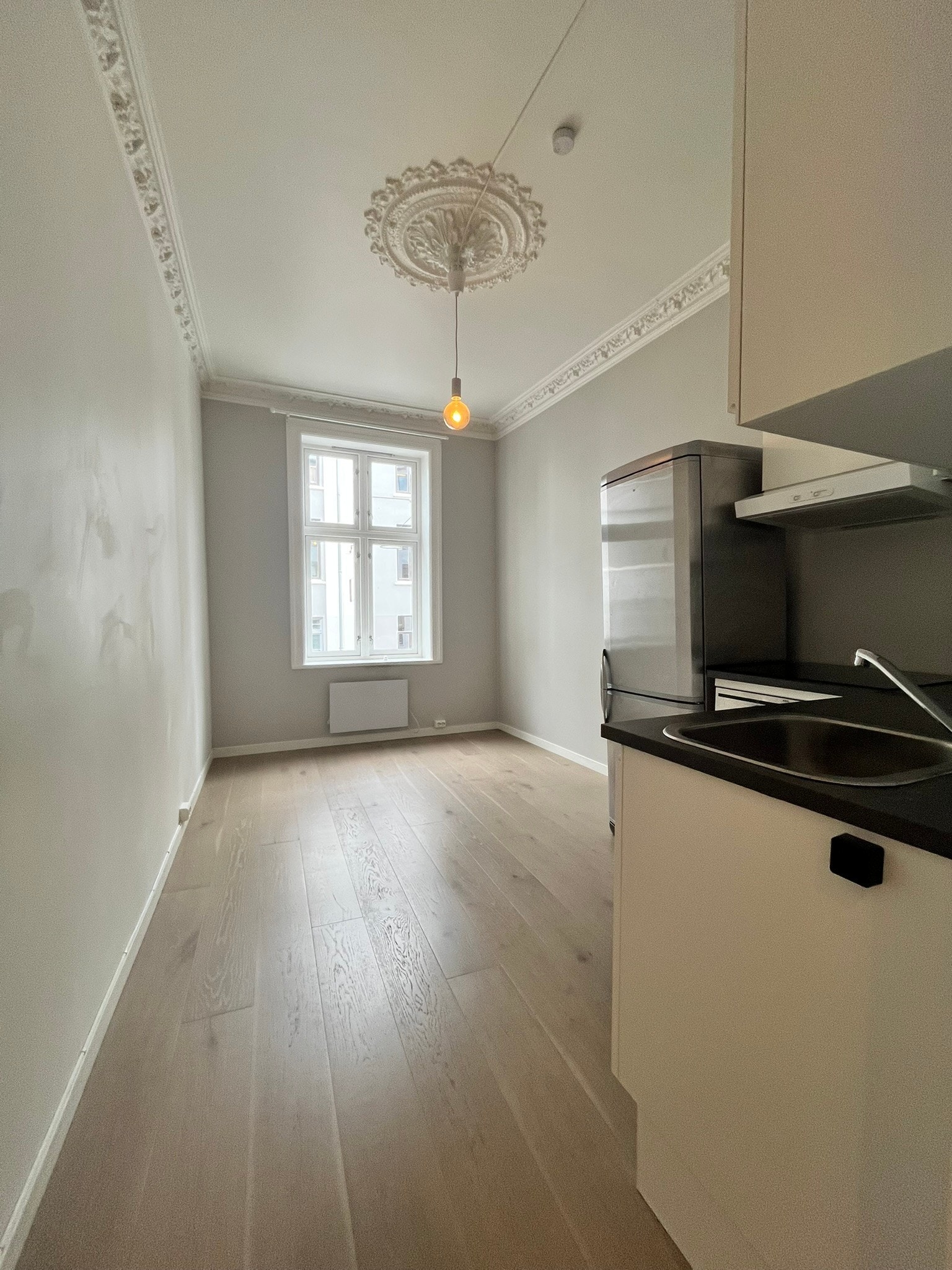 Stue med åpen kjøkkenløsning Galleribilde