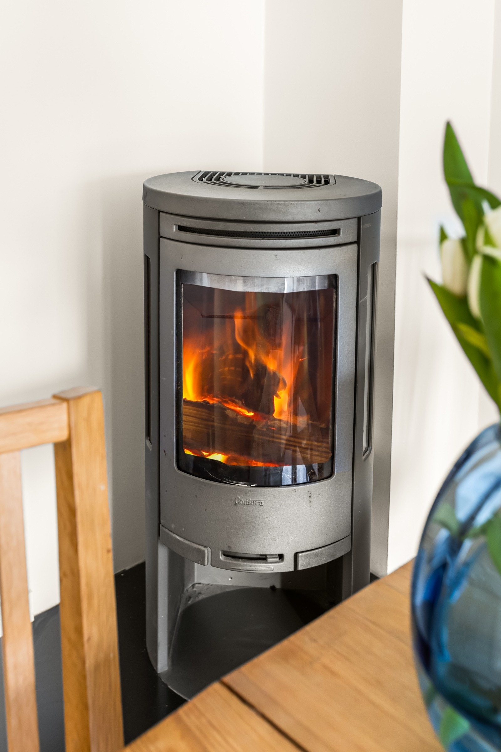 Rentbrennende peisovn som gir god oppvarming. Pipeløpene er renoverte i regi av borettslaget. Galleribilde