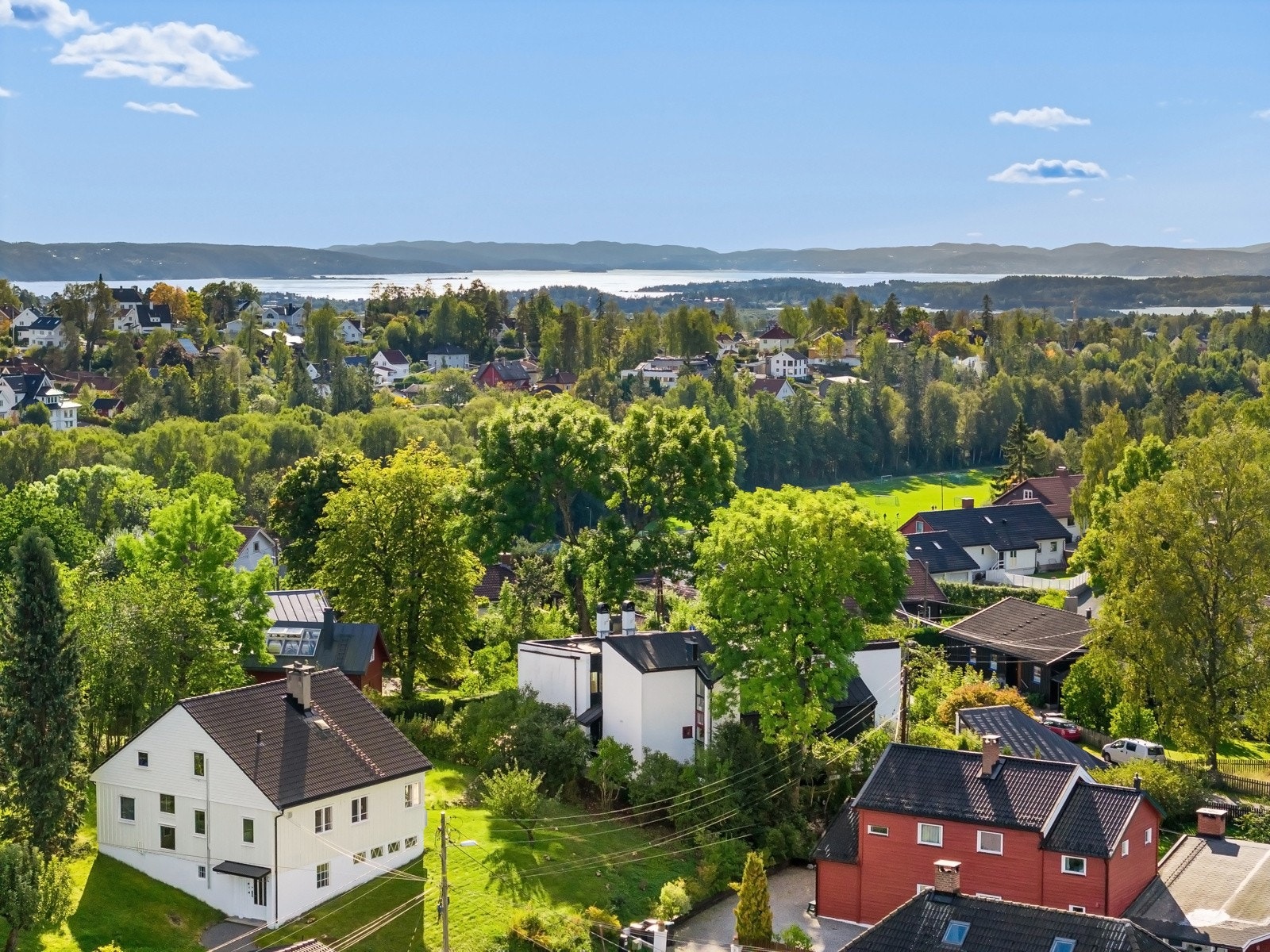 På Jar kombineres idylliske villastrøk med kort vei til alt en familie trenger i hverdagen, og her leker barna trygt i nabolaget. Galleribilde