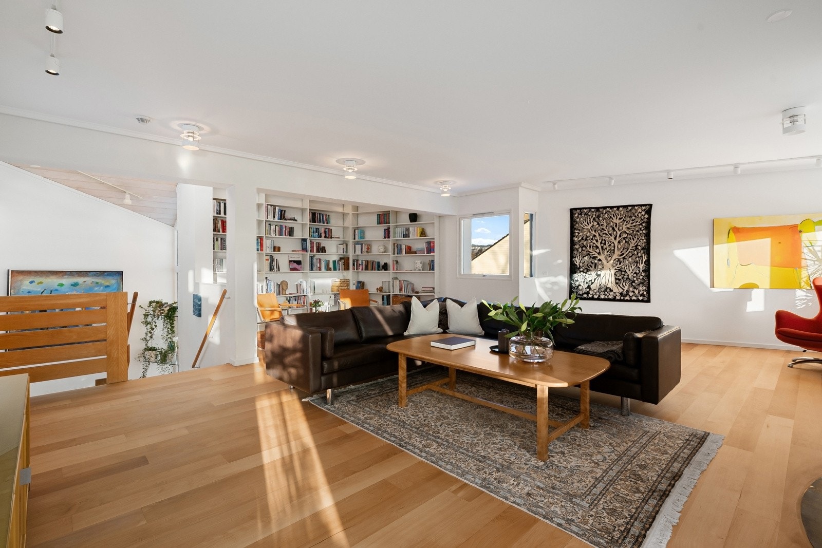 Materialvalgene inkluderer oljet heltre bøk i gulvet, som nylig er slipt og overflatebehandlet. Galleribilde