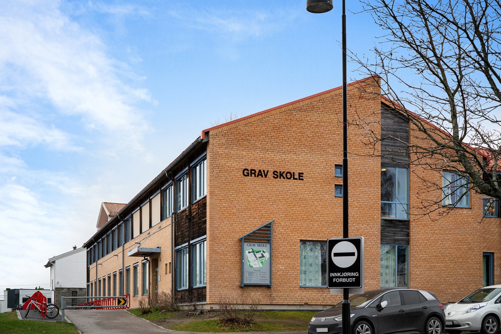 Fra villaen er det gangavstand til Grav barneskole. Galleribilde