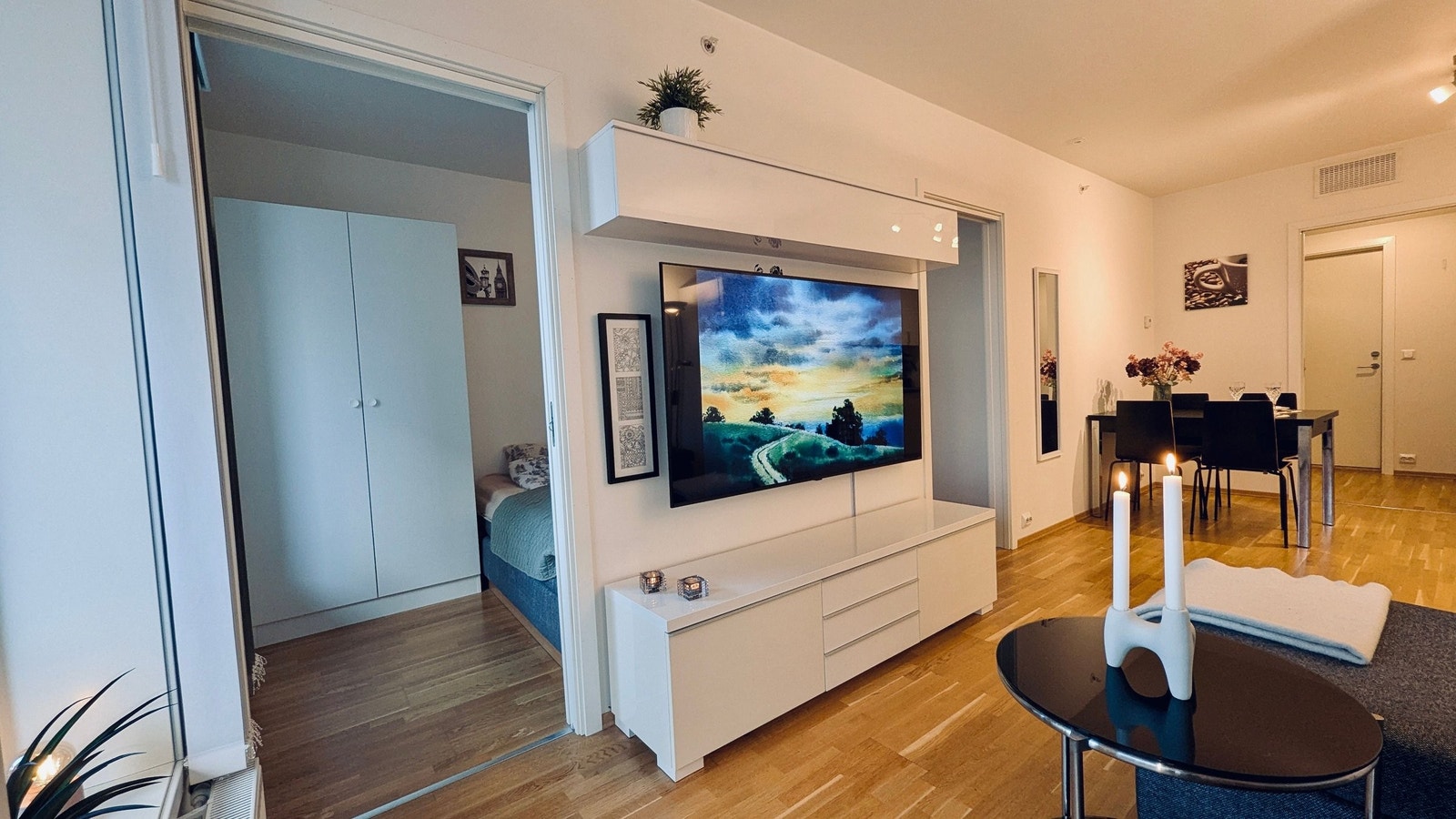 Leiligheten sikres et optimalt inneklima gjennom balansert ventilasjon, som enkelt styres via eget panel Galleribilde