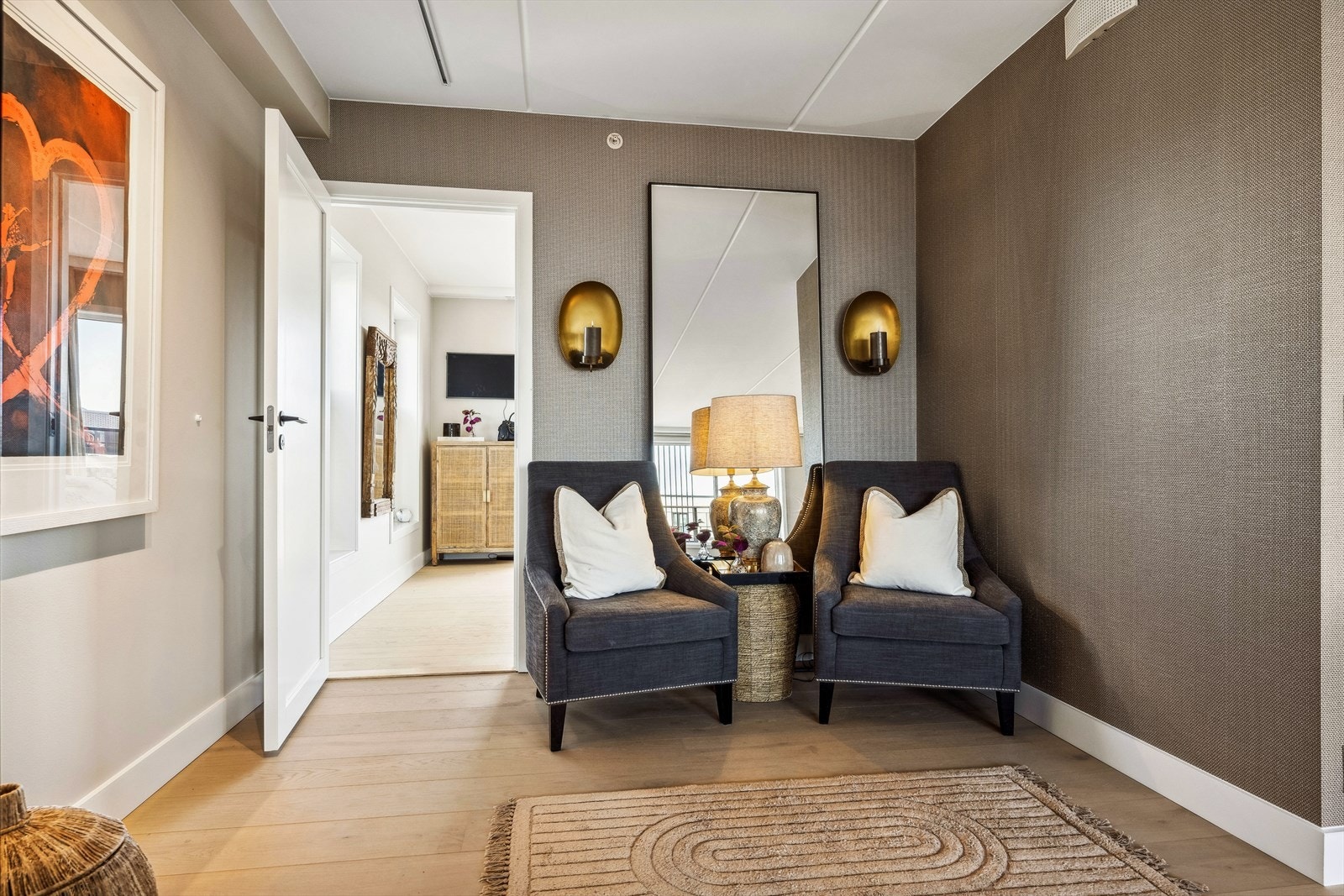 Egen lesekrok i stuen, egner seg også som kontor Galleribilde