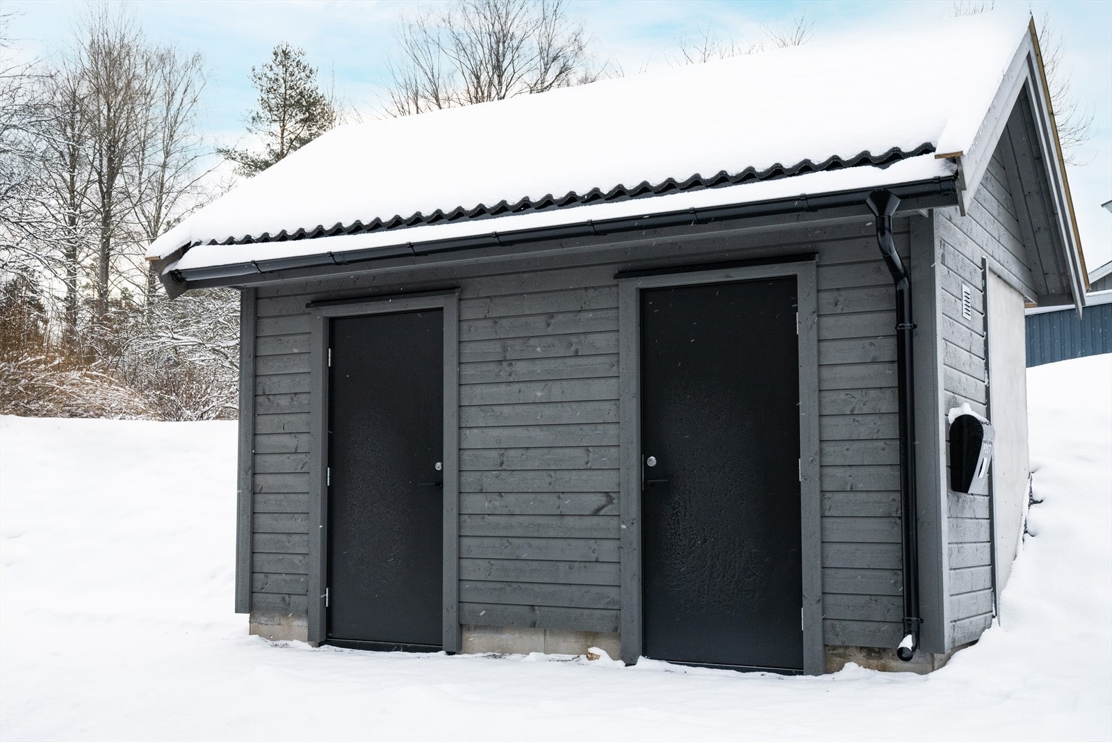 Praktisk frittstående utebod. Galleribilde