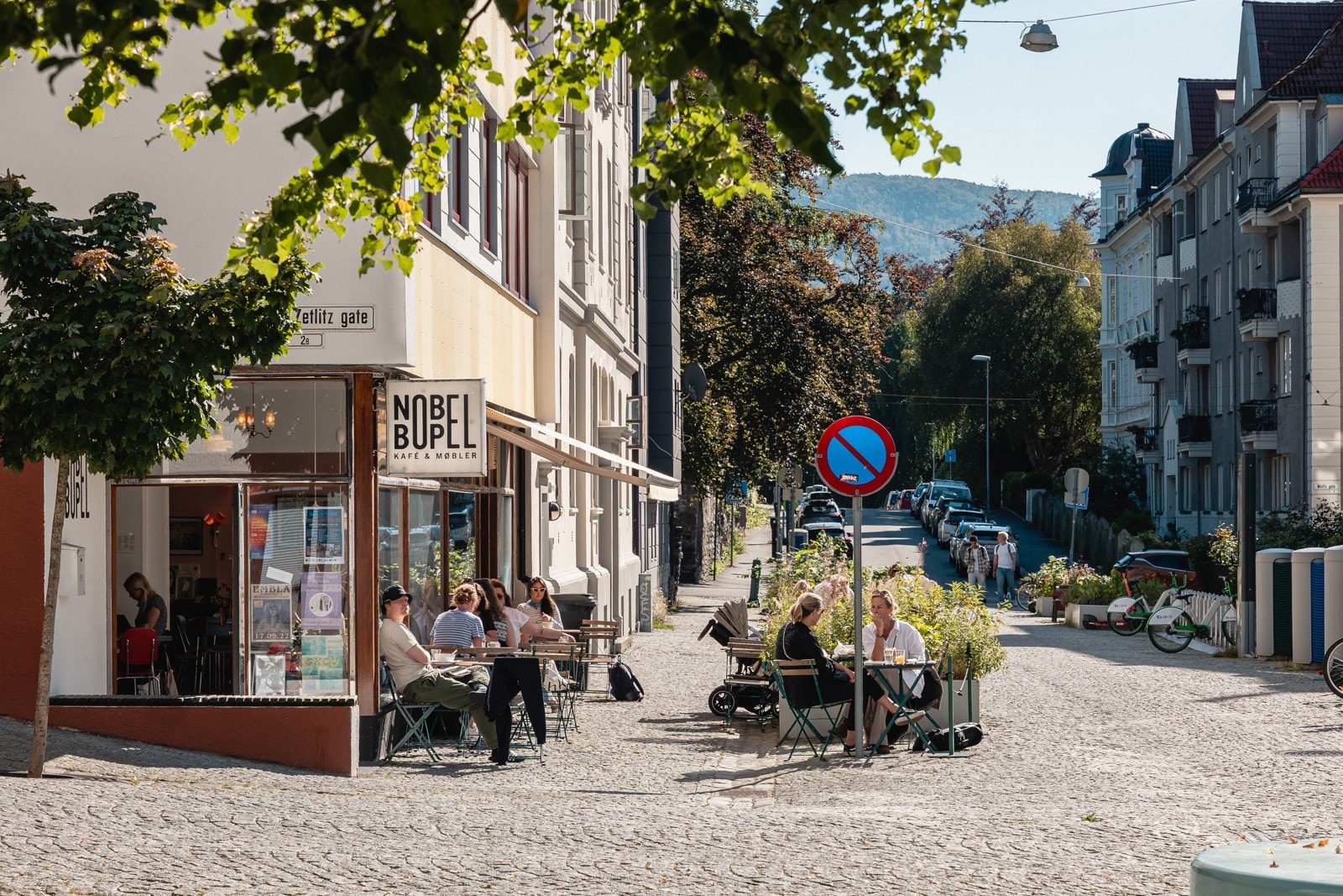 - Populære Nobel med uteservering, samt andre kaféer innen umiddelbar nærhet - Galleribilde