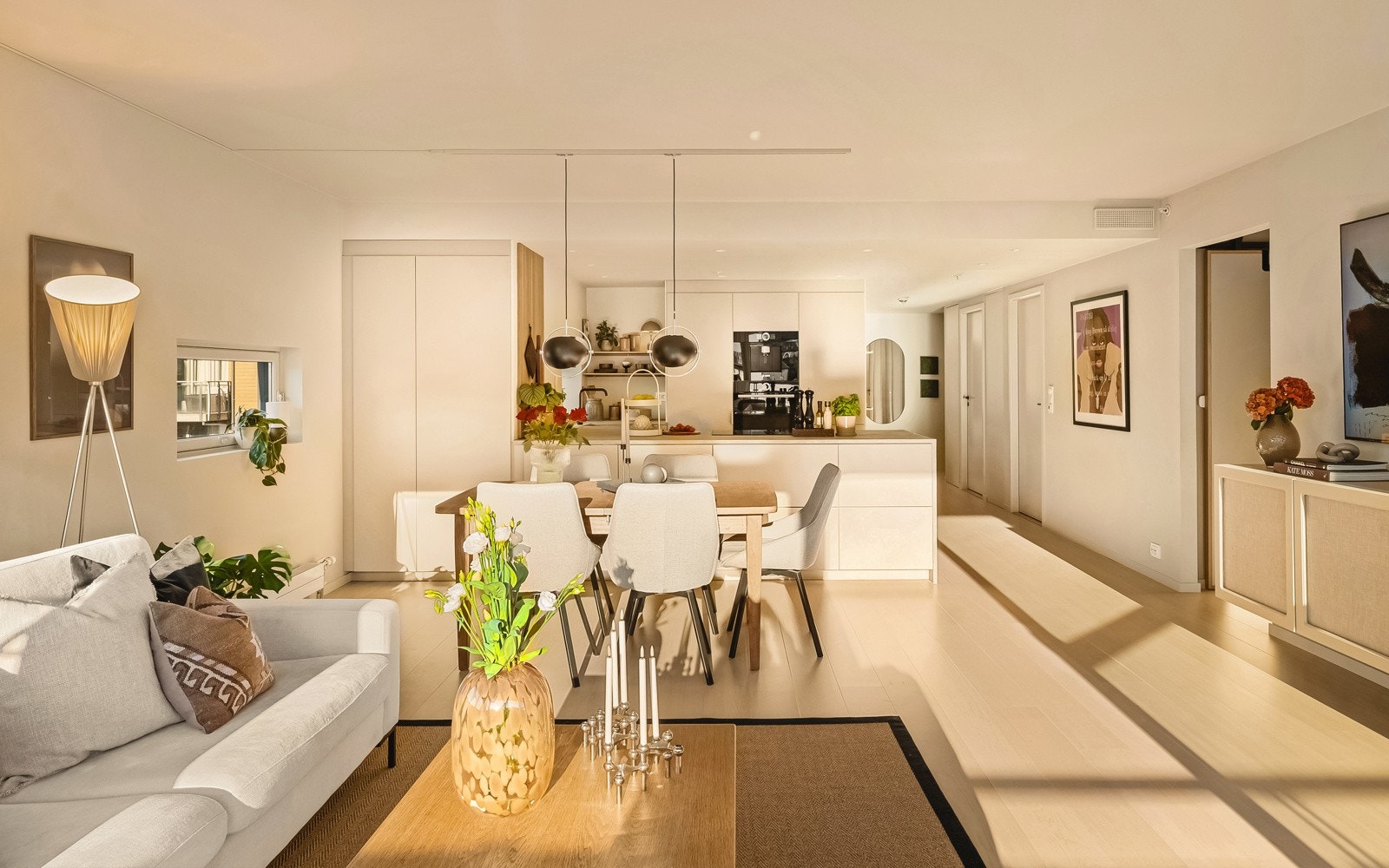 - Stue og kjøkken måler hele 43 kvm - Galleribilde