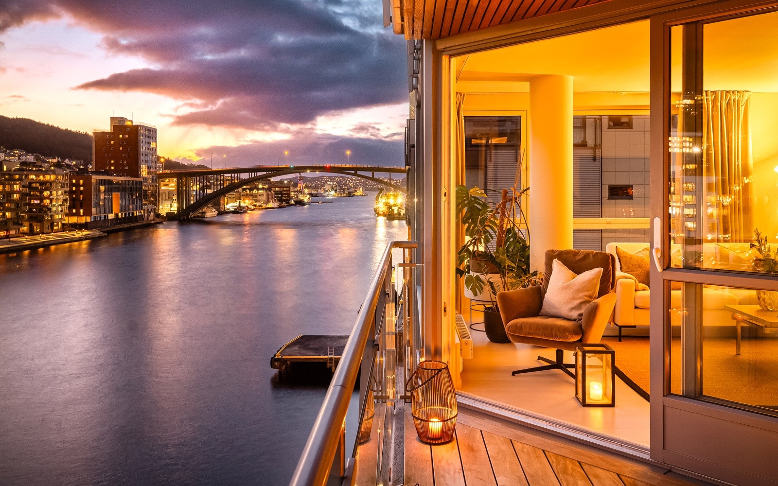 - Fra altanen kommer man inn i leilighetens stue - Galleribilde