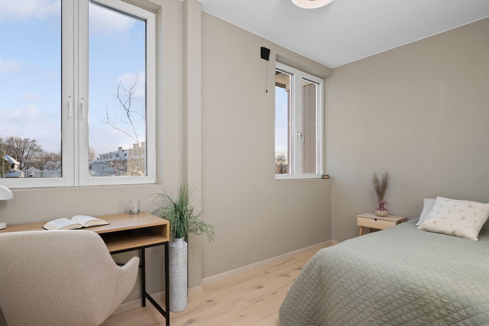 Soverom 2. Det andre soverommet kan benyttes som gjesterom, barnerom eller hjemmekontor, avhengig av behov. Galleribilde