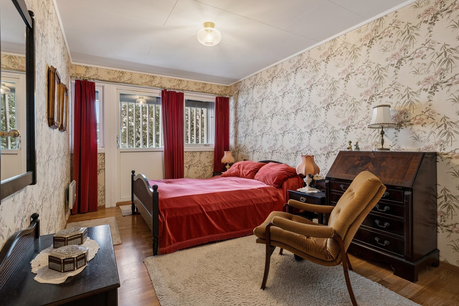 Fra soverommet er det utgang til solrik luftebalkong. Galleribilde