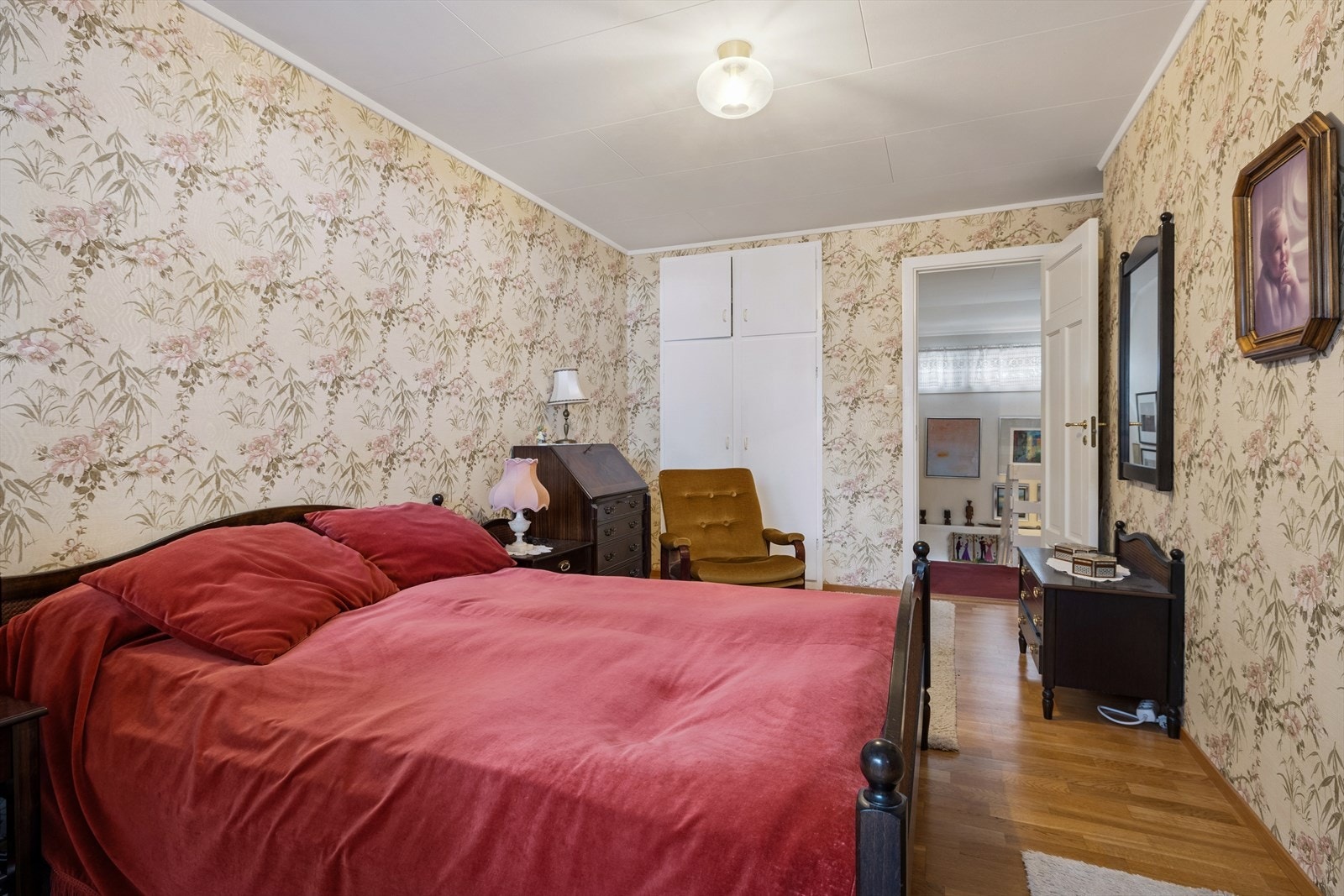 Hovedsoverom av god størrelse i originale detaljer. Galleribilde