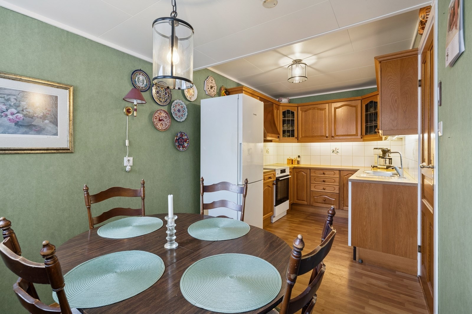 Original innredning med nostalgisk uttrykk - et perfekt utgangspunkt for oppgradering. Galleribilde