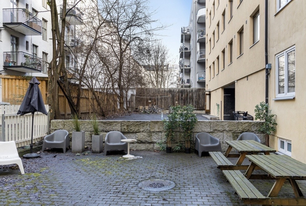 Bakgård Galleribilde