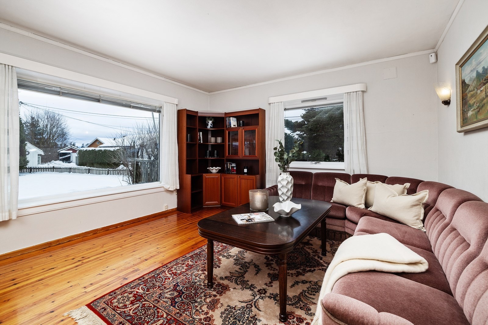 Store vindusflater som slipper inn rikelig med lys. Galleribilde