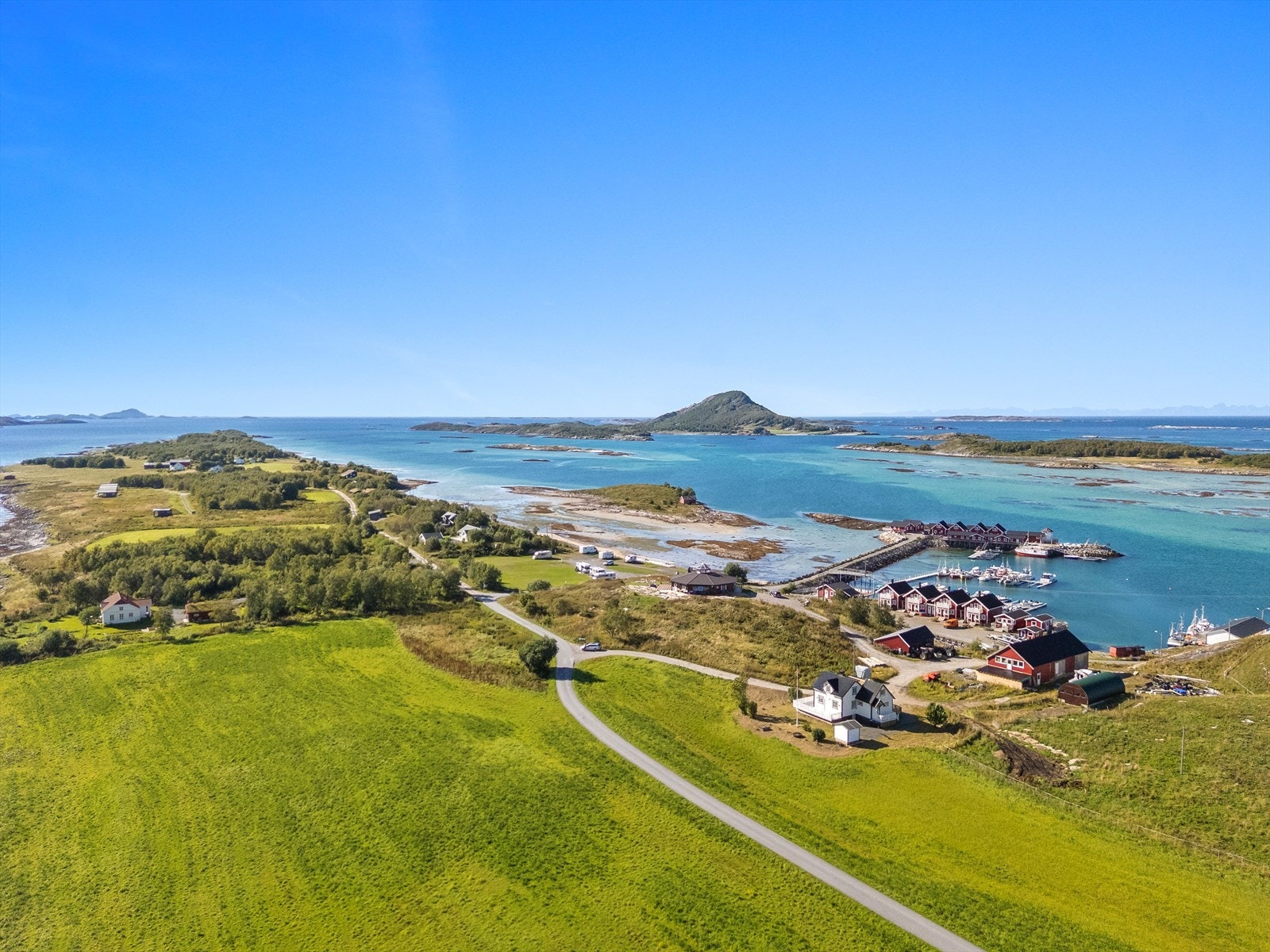 Gangavstand til sjø og fjord - perfekt for båtliv, fiske, kajakk og flotte strandpromenader. Galleribilde