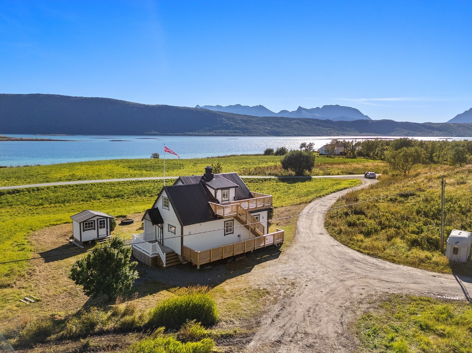 I 2023 ble drenering tatt, og nytt vann/avløp og septikanlegg ble anlagt. Galleribilde