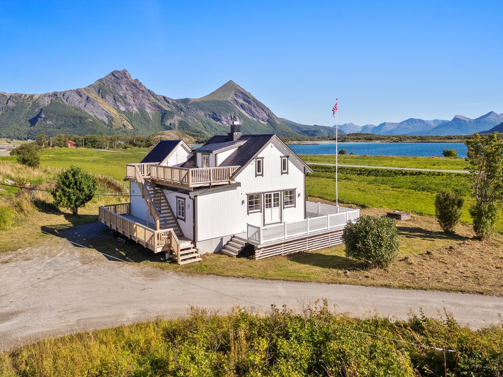 Boligen er mye oppgradert de siste årene og fremstår som godt vedlikehold. Galleribilde