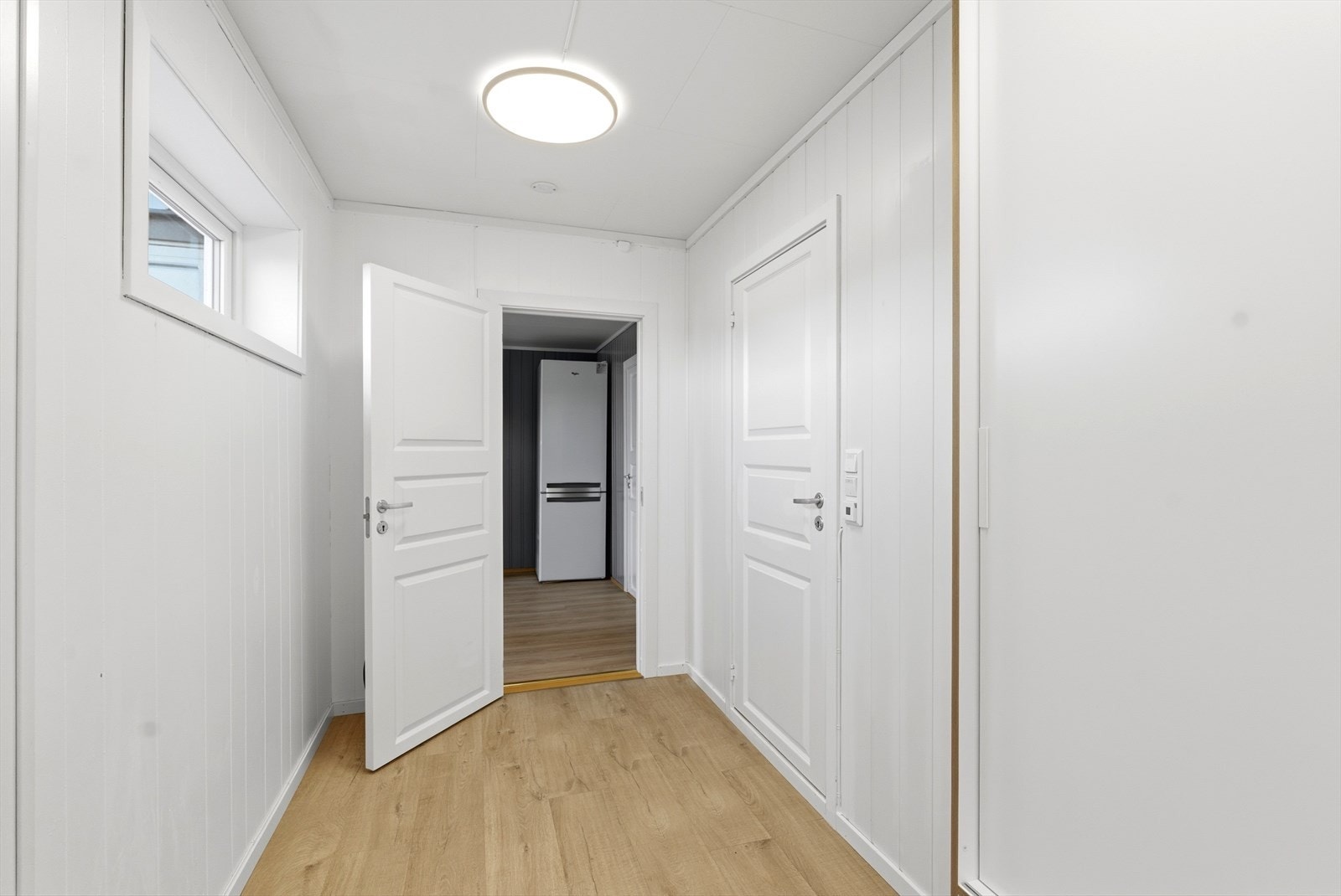 Entreen har varme i gulv. Galleribilde