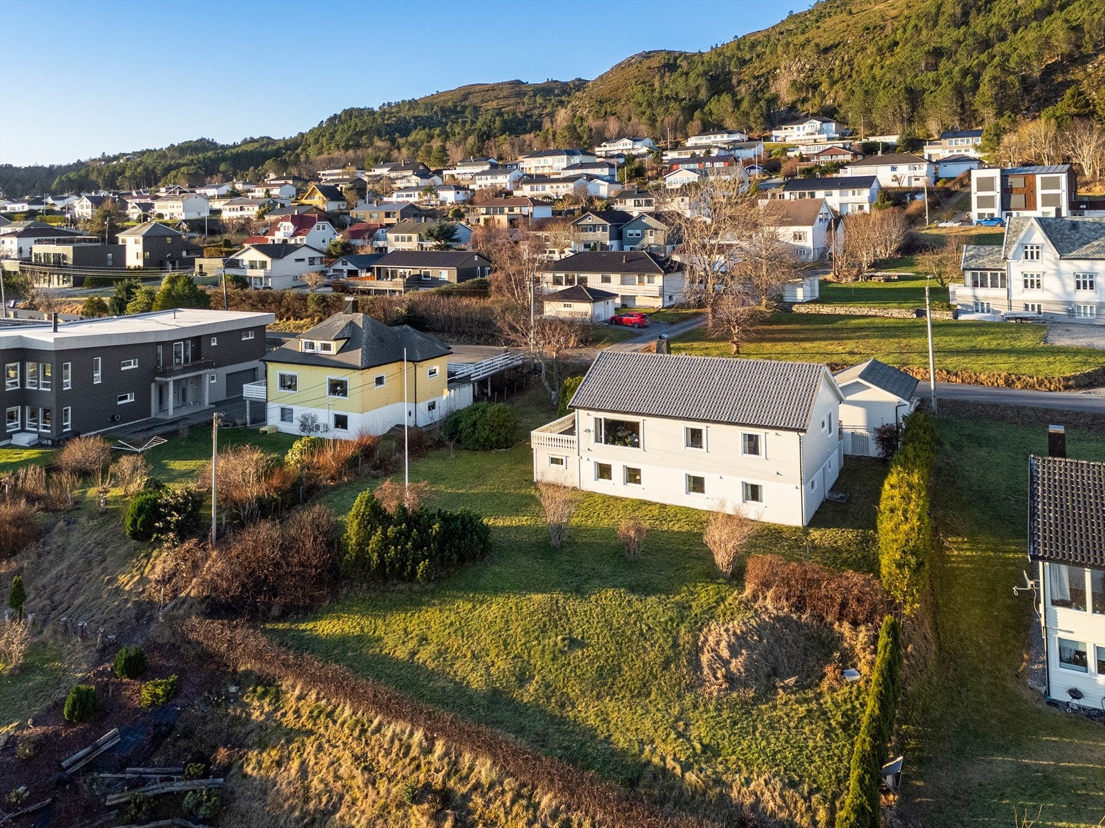 Dronefoto tatt fra øst Galleribilde