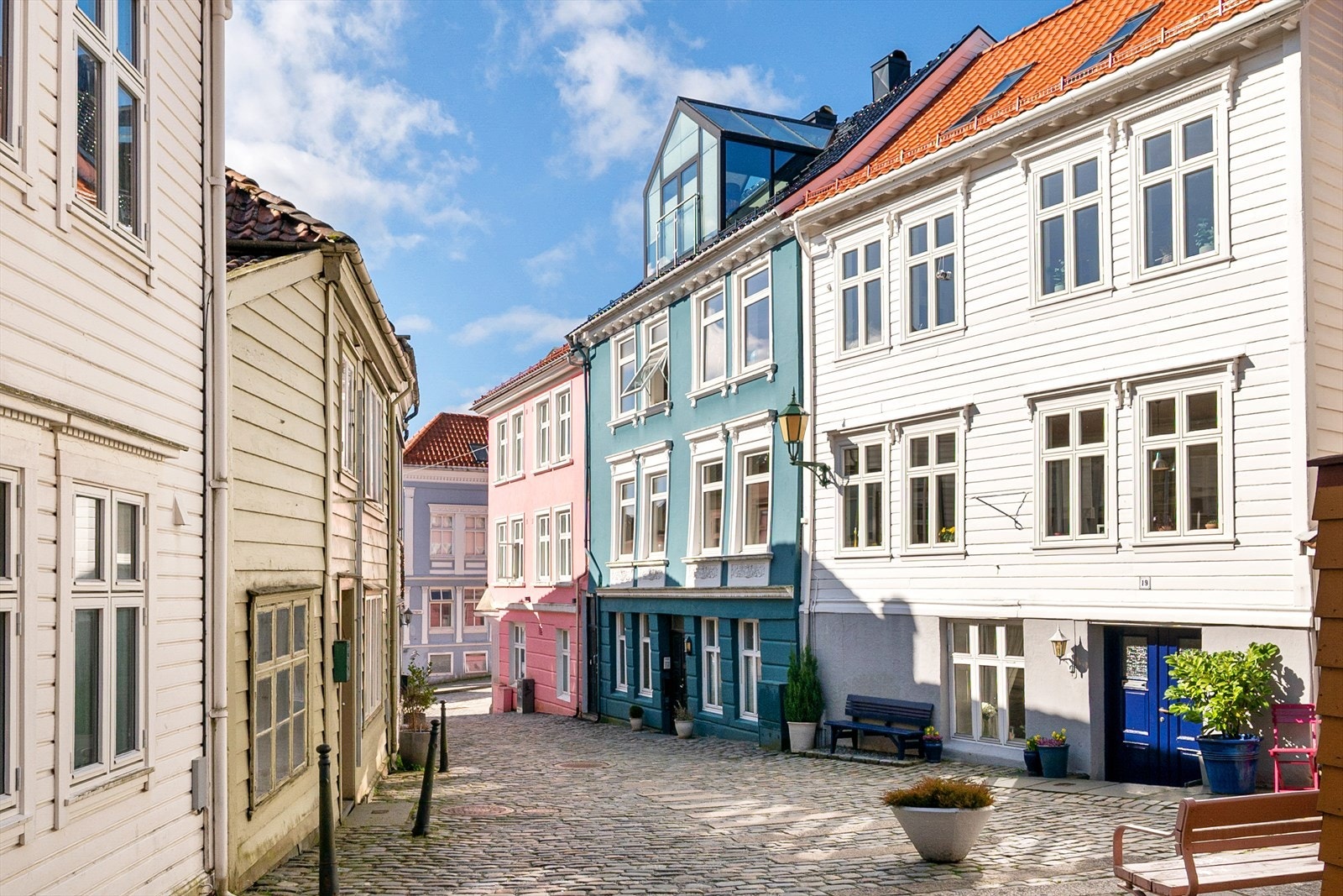 Sjarmerende smau, klassiske bygårder og pene uteområder like ved! Galleribilde