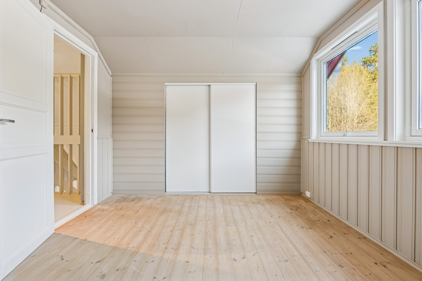 Soverom 2 med innebygd garderobeløsning. Galleribilde