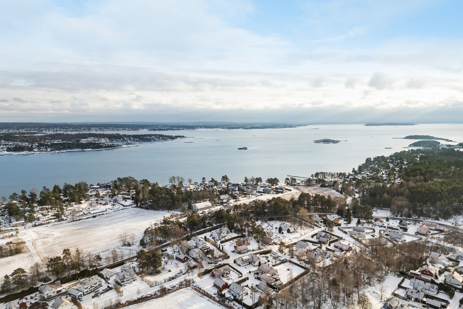 Larkollen byr på Sørlands-idyll med kort gangavstand ned til Kurefjorden. Galleribilde