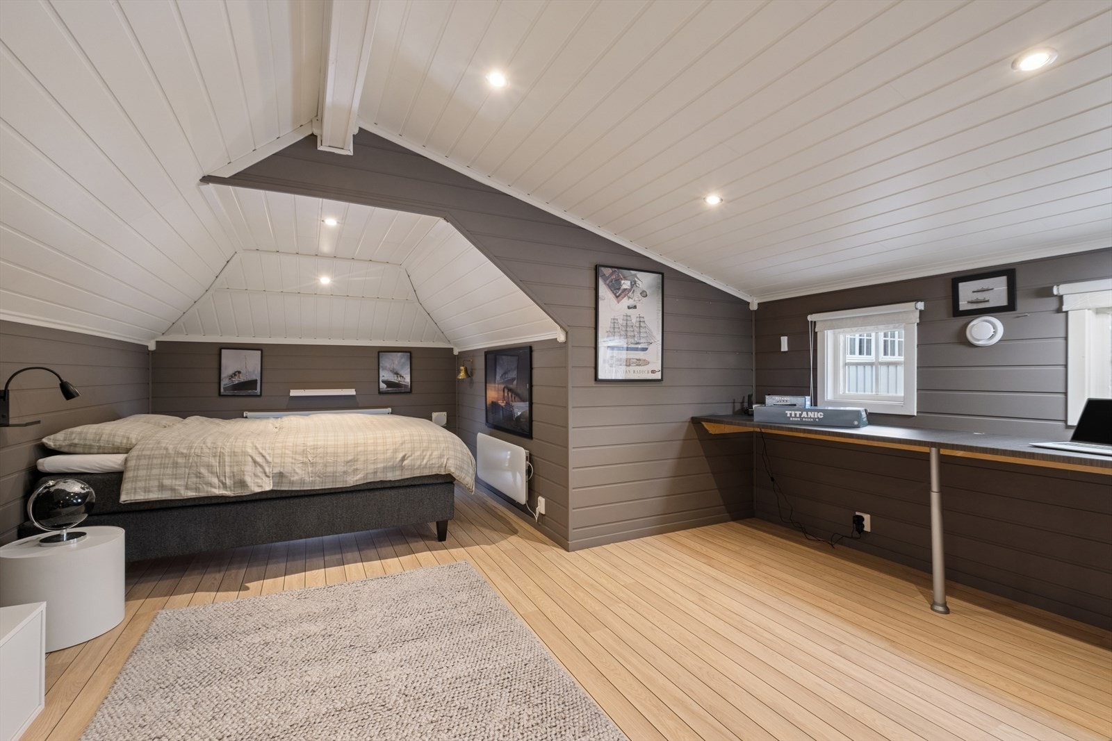 Innredet loftsrom på ca. 21 m² over garasjen, se punkt ferdigattest. Galleribilde