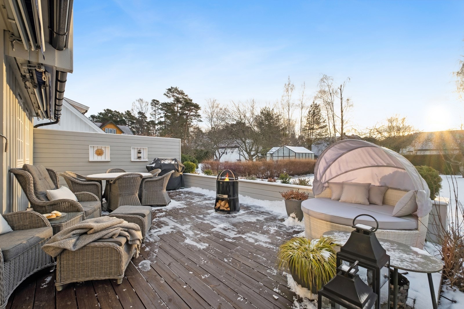 Den store, sørvest-vendte terrassen på 37 m² har gode solforhold og rikelig med plass. Galleribilde