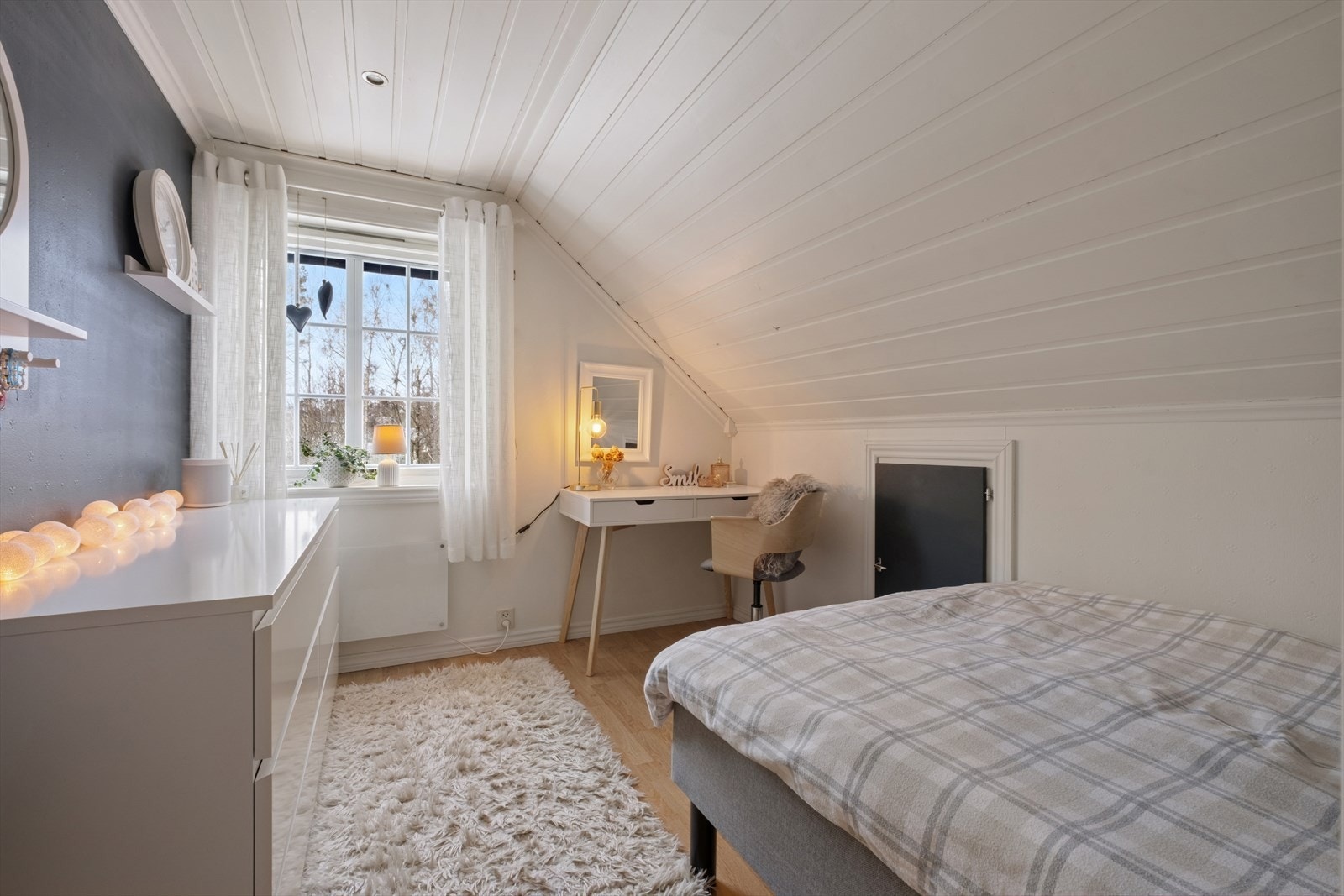 Rommene er lett å møblere med seng, garderobeløsning og andre småmøbler. Galleribilde