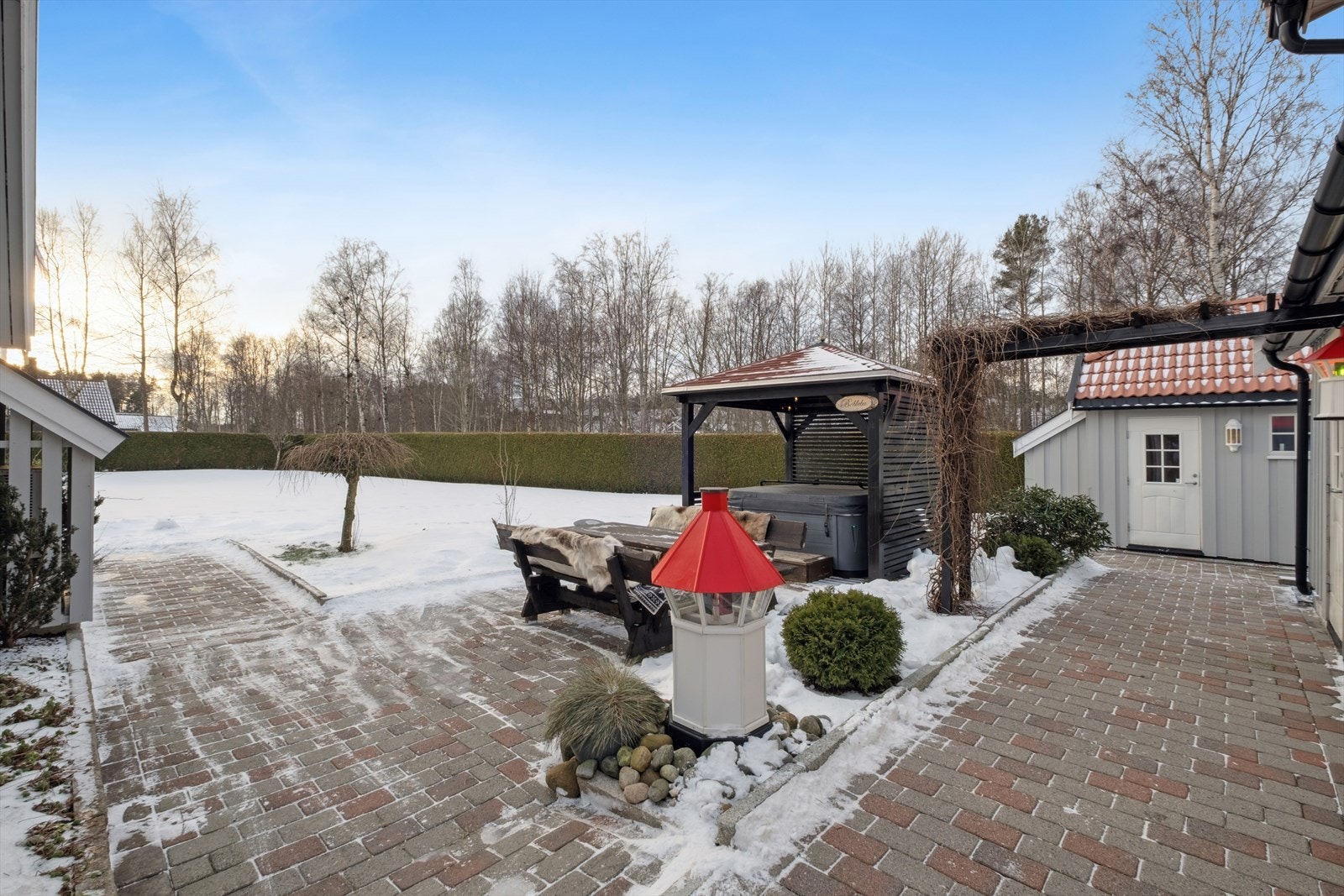 I hagen finner du et Jacuzzi, som gir det lille ekstra i hverdagen. Galleribilde