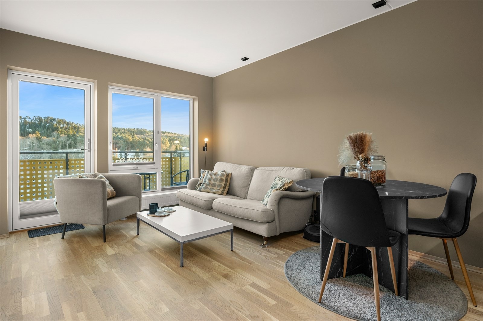 Velkommen til Tesliåsen 51 - En moderne og stilren 3-roms selveierleilighet fra 2024. Galleribilde