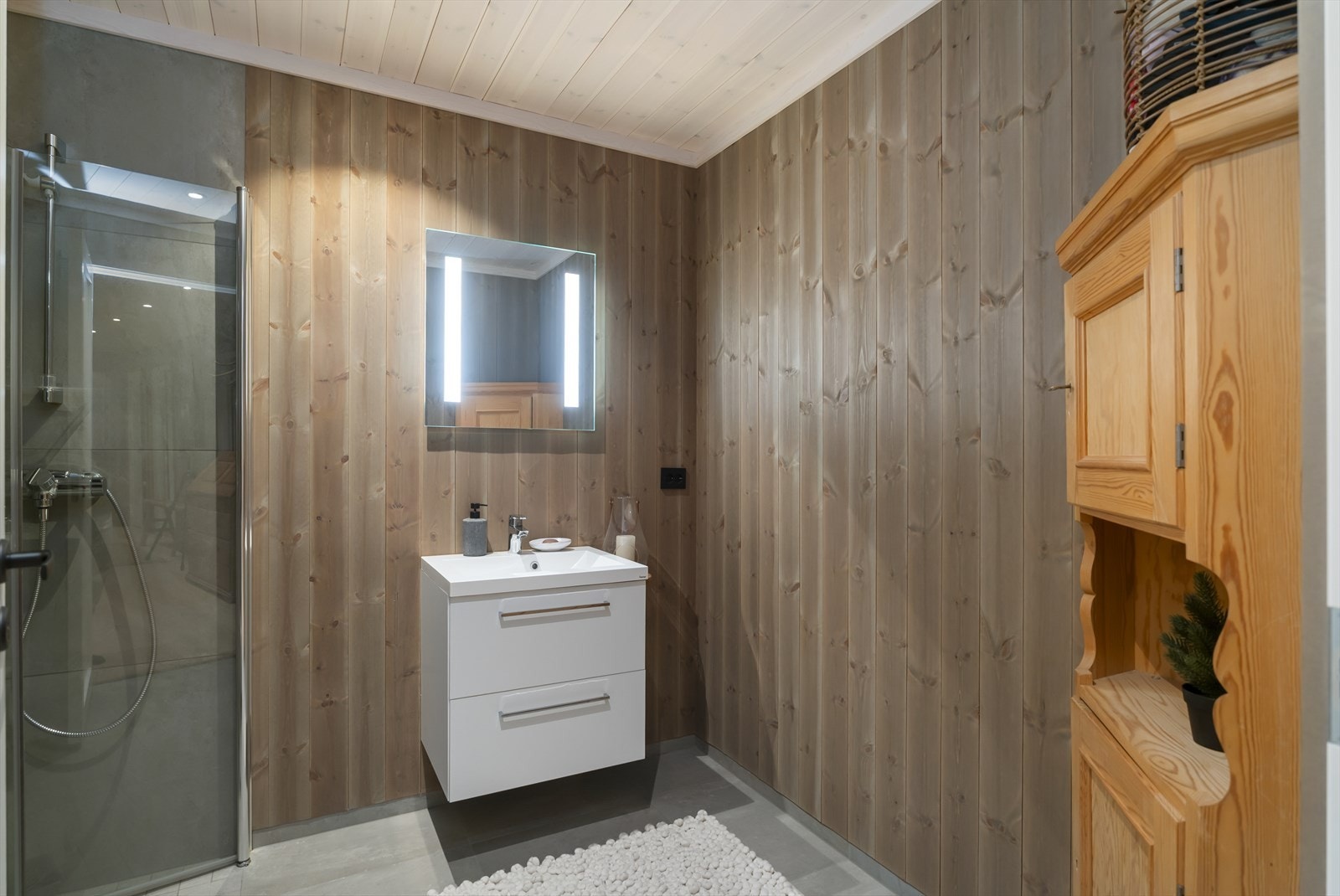 Gjestebadet har også en flott dusjnisje Galleribilde