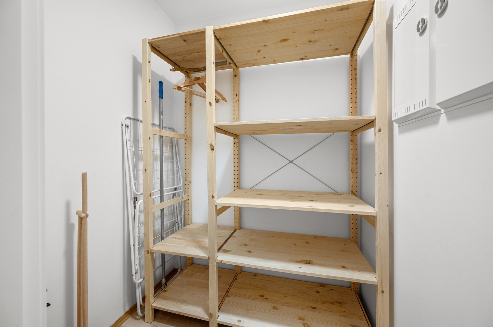 Det er god plass til hyller eller en garderobeløsning. Galleribilde