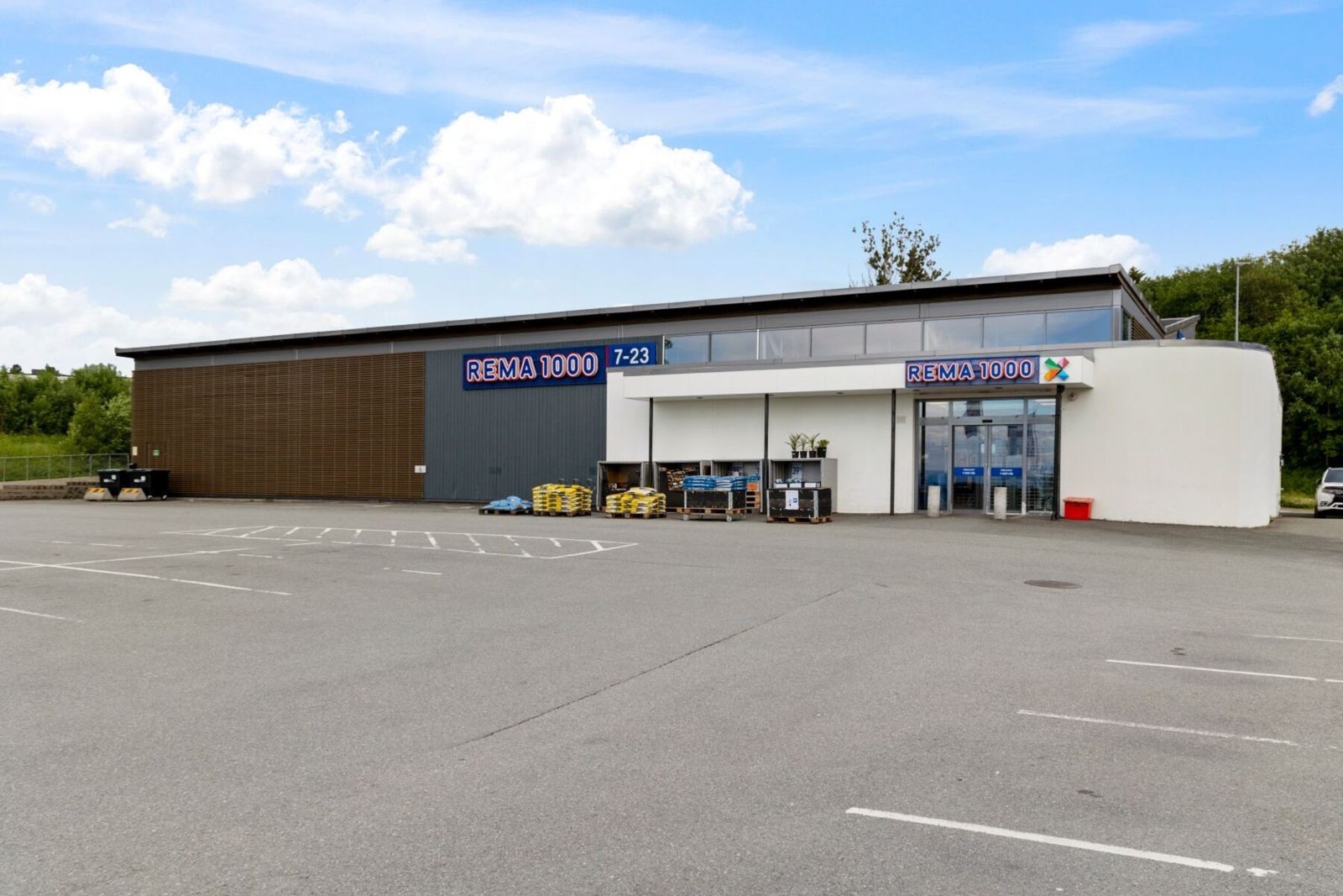 Det er kort gange til både Rema 1000 Dragvoll og KIWI Strinda. Galleribilde