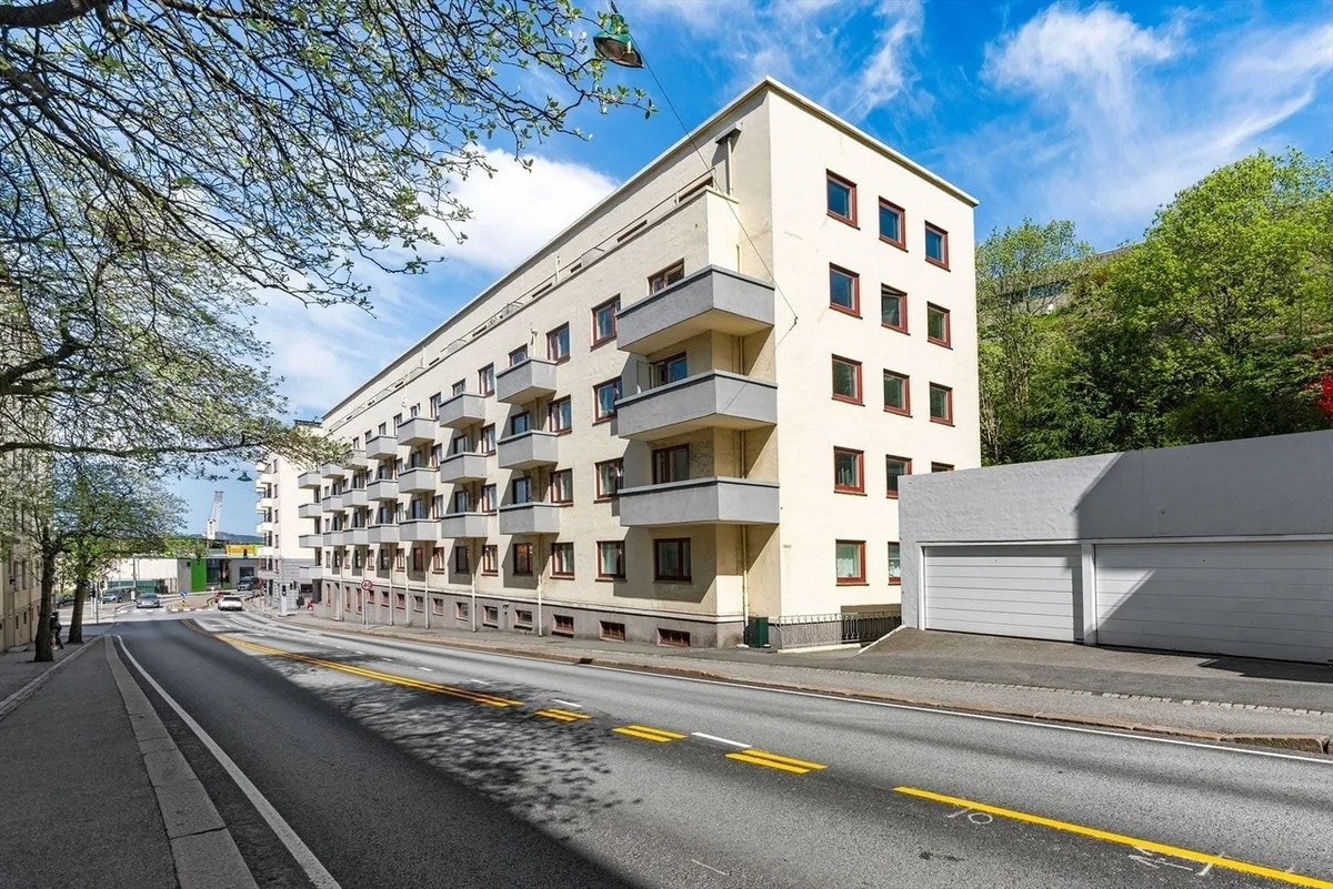 leiligheten ligger i tredje etasje helt til høyre Galleribilde