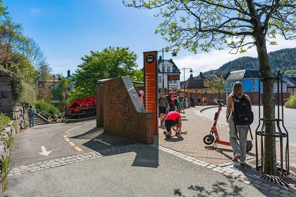 Møhlenpris busstop ligger rett ved Galleribilde
