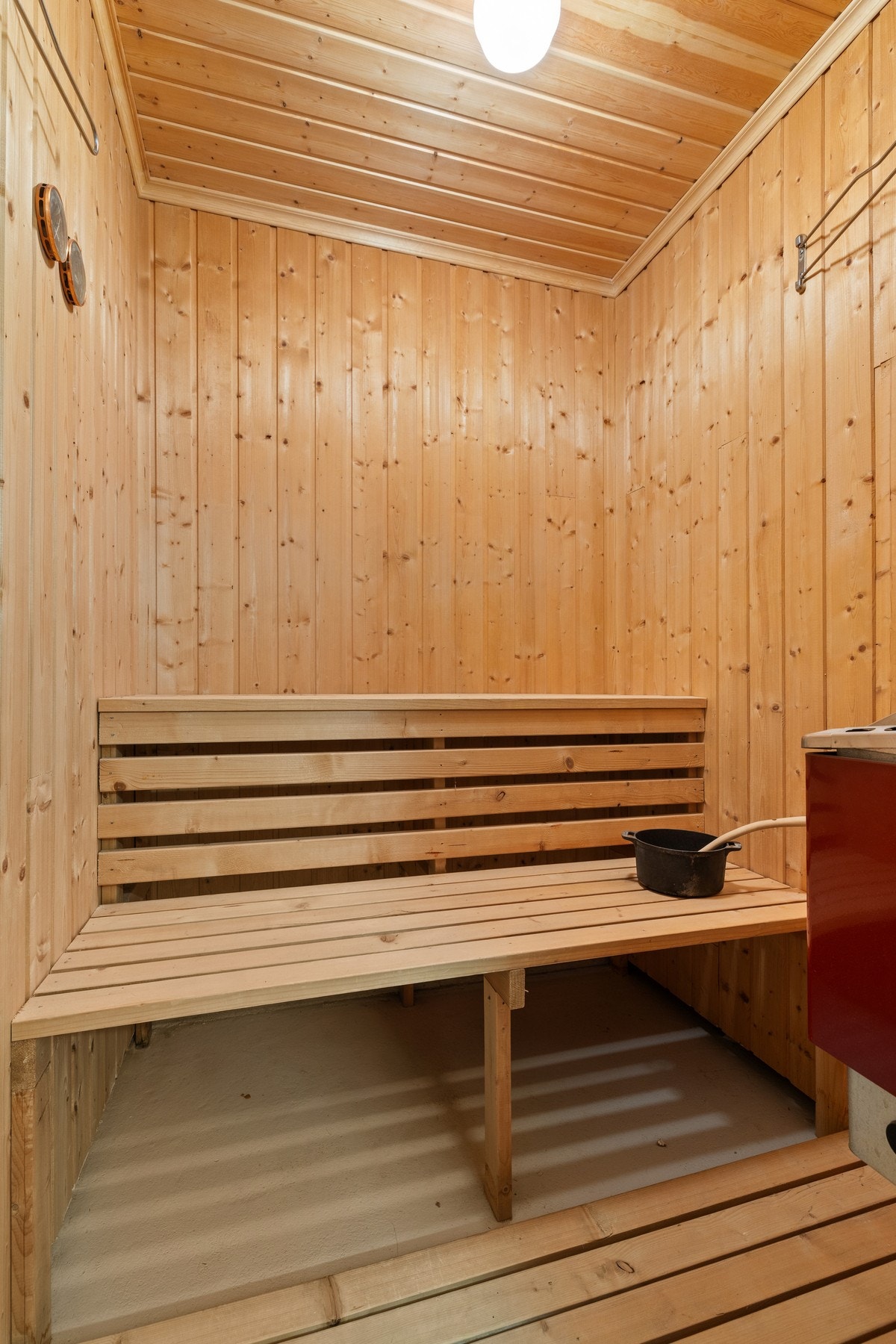 Badstue i tilknytning til baderom i kjeller. Galleribilde