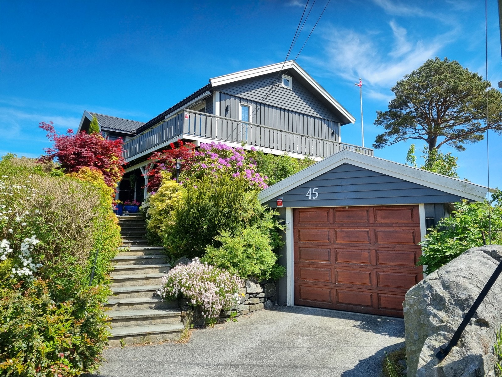 Særdeles pent opparbeidet tomt. Galleribilde