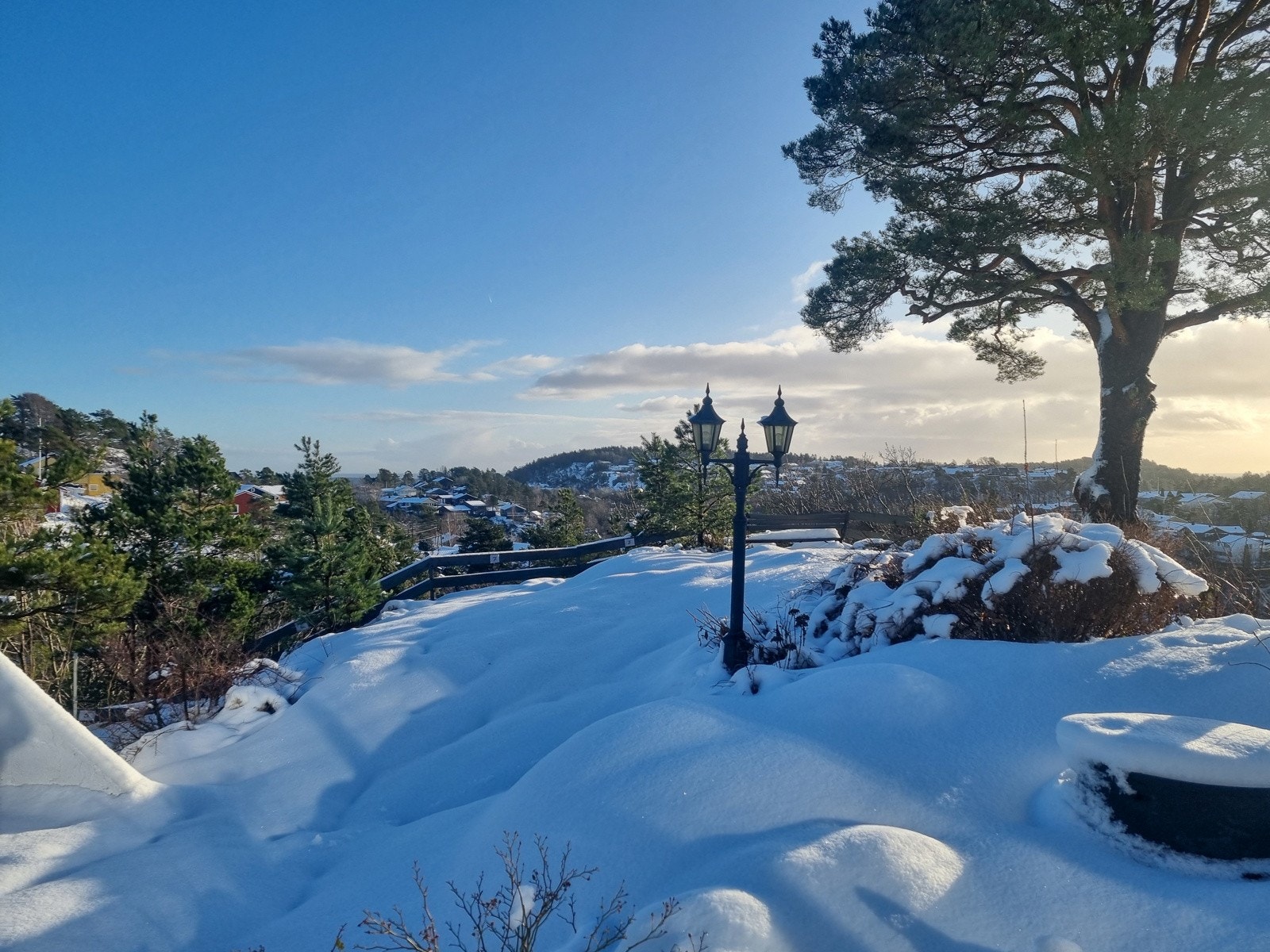 Tomt med utgang fra stue. Galleribilde