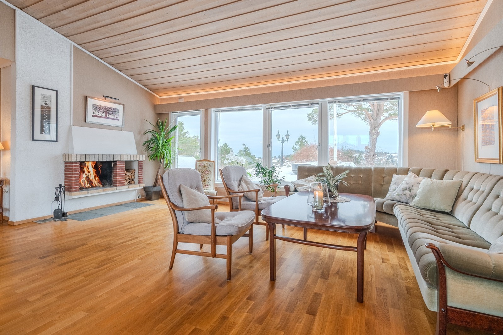 God plass til både sofagruppe og sittegrupper. Galleribilde