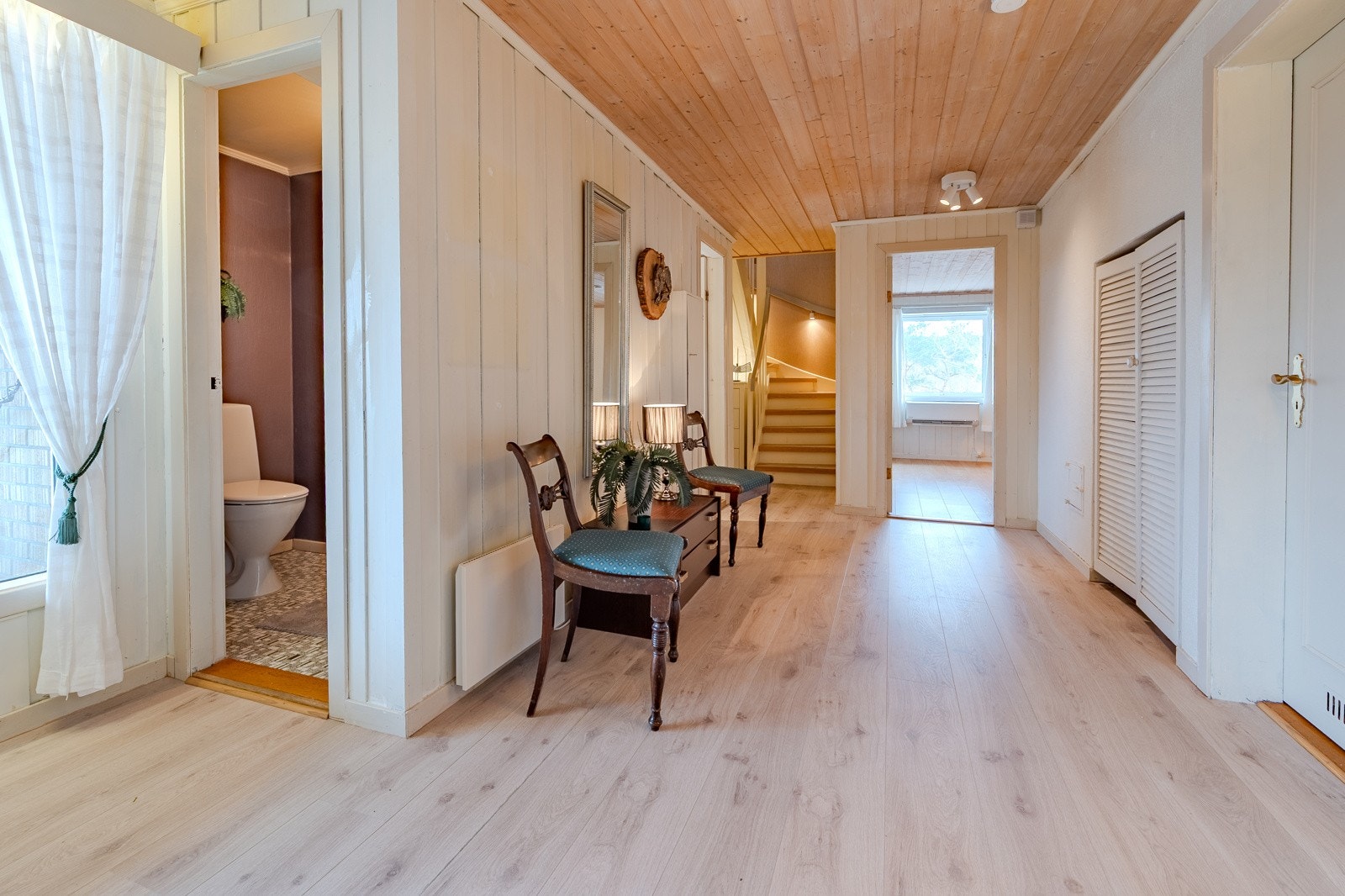 Stor hall u.etg. Galleribilde