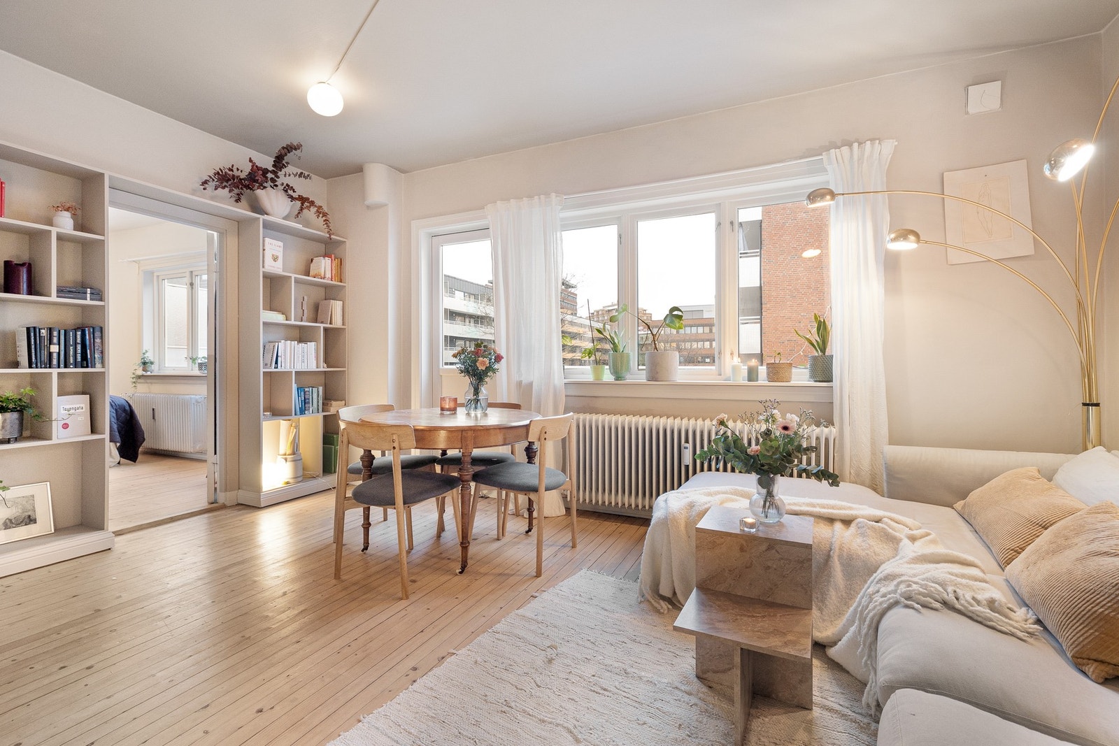 Dette er en usjenert toppetasje med sjarm og luftig beliggenhet. Galleribilde